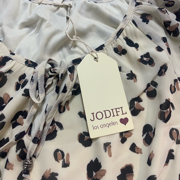 Leopard Print Blouse 🐆 - Picture 4 of 5